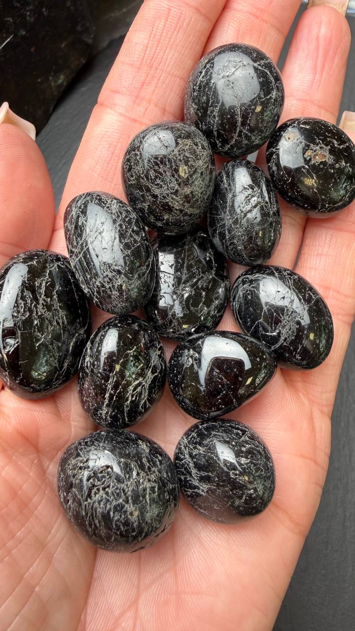 картинка Шерл Галтовка Дикого Черного Турмалина от магазина Одежда+
