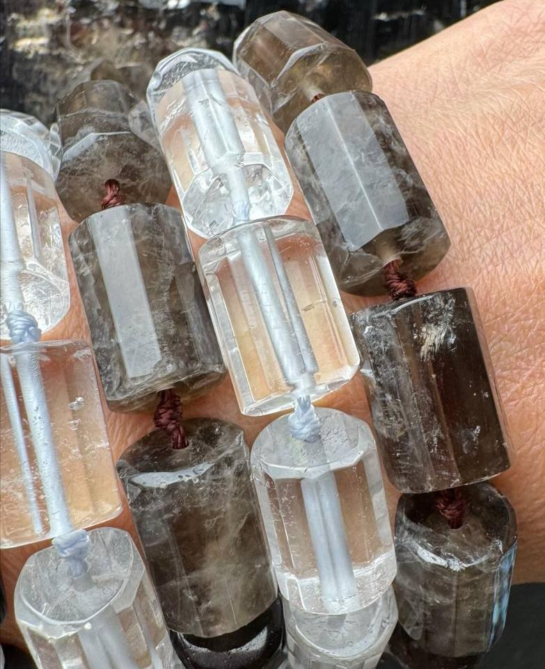 картинка Кварц Прозрачный и Дымчатый Призмы в гранях 16  мм от магазина Одежда+
