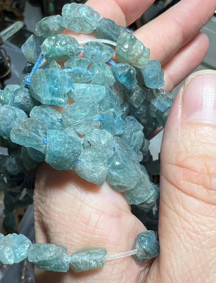 картинка Апатит Дикий кристалл 8-12 мм от магазина Одежда+