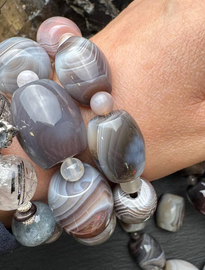 картинка Агат Ботсвана Бочонок 18, 22 мм от магазина Одежда+